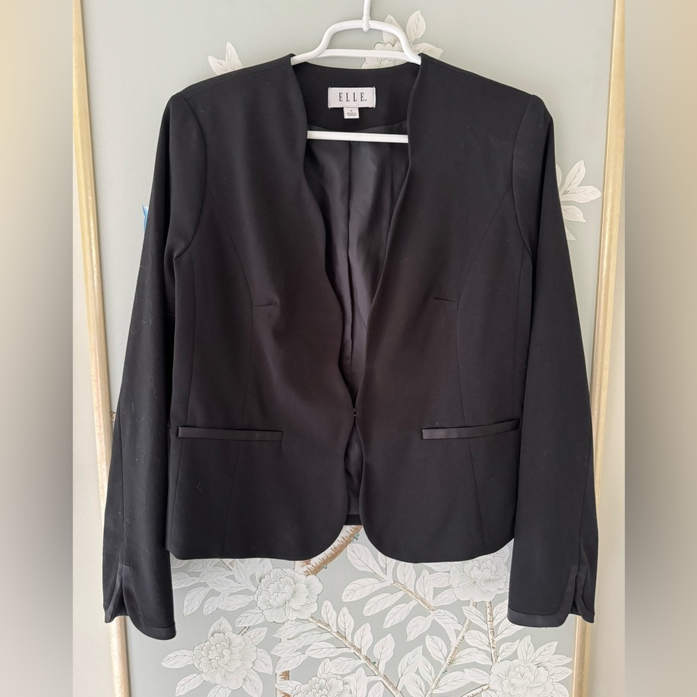 Elle Scalloped Black Blazer